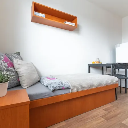 Dorm Residences アパート *