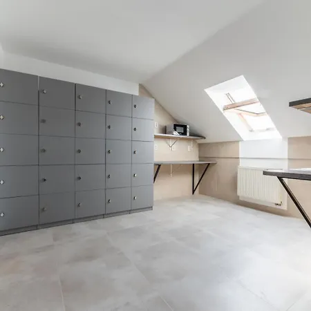 Dorm Residences アパート