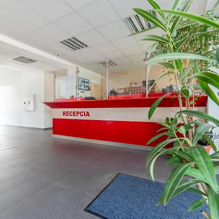 Dorm Residences アパート *